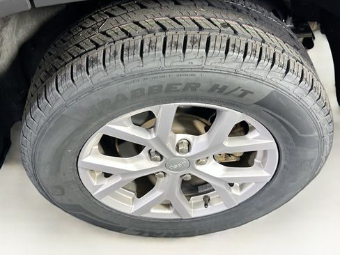 Used 2022 Jeep Grand Cherokee Limited w/ Luxury Tech Group II image 31