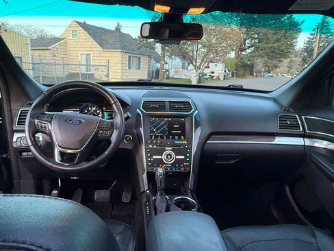 Used 2017 Ford Explorer Limited w/ Equipment Group 301A image 15