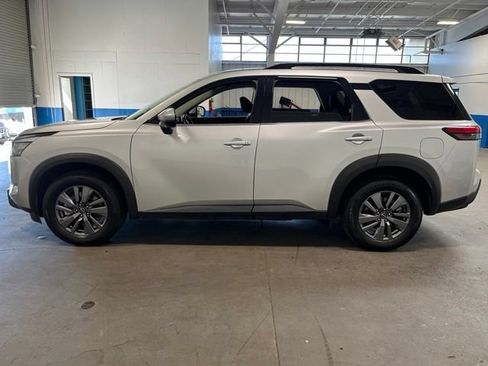 Used 2024 Nissan Pathfinder SV AWD/4WD image 5