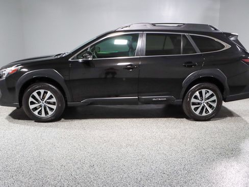 Used 2024 Subaru Outback Premium AWD/4WD image 10