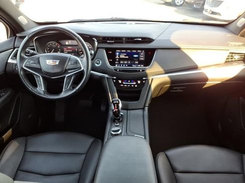 Used 2023 Cadillac XT5 Premium Luxury w/ LPO, Floor Liner Package AWD/4WD image 17