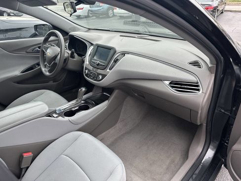 Used 2017 Chevrolet Malibu LT image 22