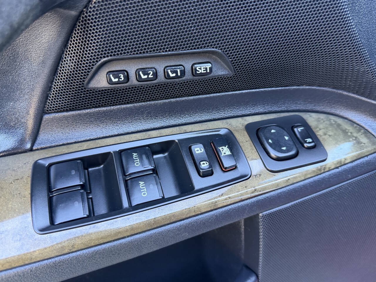 Used 2010 Lexus IS 250C w/ Luxury Pkg RWD image 16
