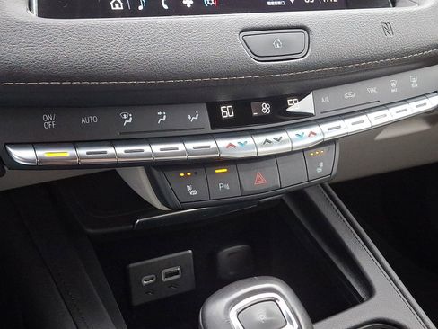 Used 2019 Cadillac XT4 Luxury w/ Cold Weather Package AWD/4WD image 15