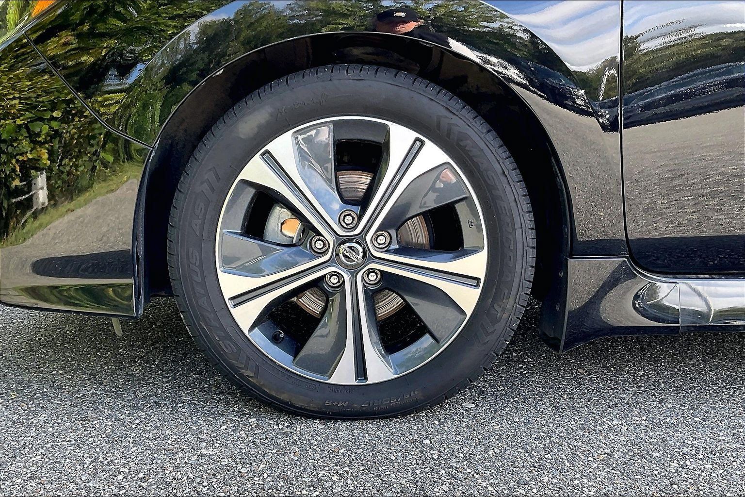 Used 2022 Nissan Leaf SV w/ SV Technology Package FWD image 9