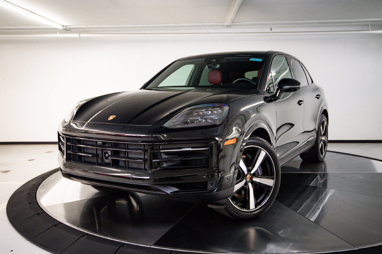 Certified 2026 Porsche Cayenne AWD/4WD image 1