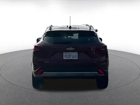 Used 2025 Chevrolet Trax LT image 9