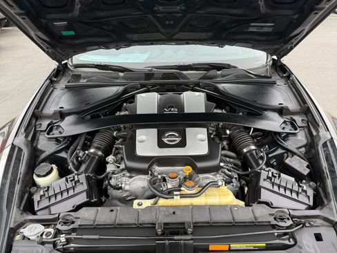 Used 2018 Nissan 370Z Coupe RWD image 20
