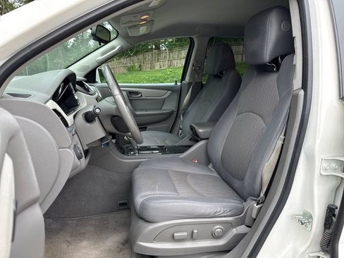 Used 2015 Chevrolet Traverse LT FWD image 11