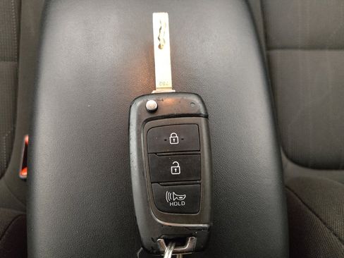 Used 2024 Hyundai Venue SE image 32