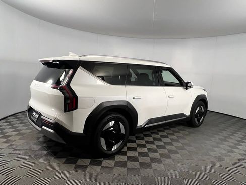 Used 2024 Kia EV9 Wind image 7