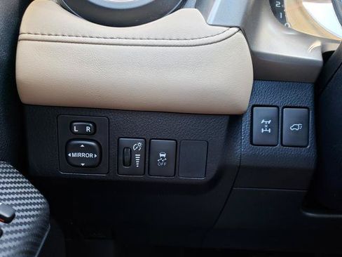 Used 2013 Toyota RAV4 Limited AWD/4WD image 18
