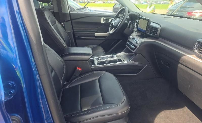Used 2023 Ford Explorer XLT w/ Equipment Group 202A AWD/4WD image 8