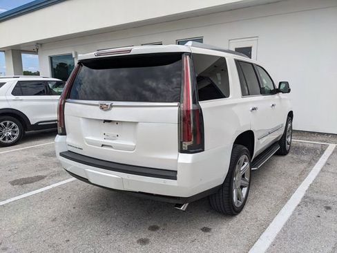 Used 2019 Cadillac Escalade Luxury AWD/4WD image 3