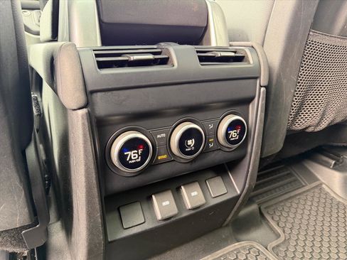 Used 2023 Land Rover Defender 130 SE image 18