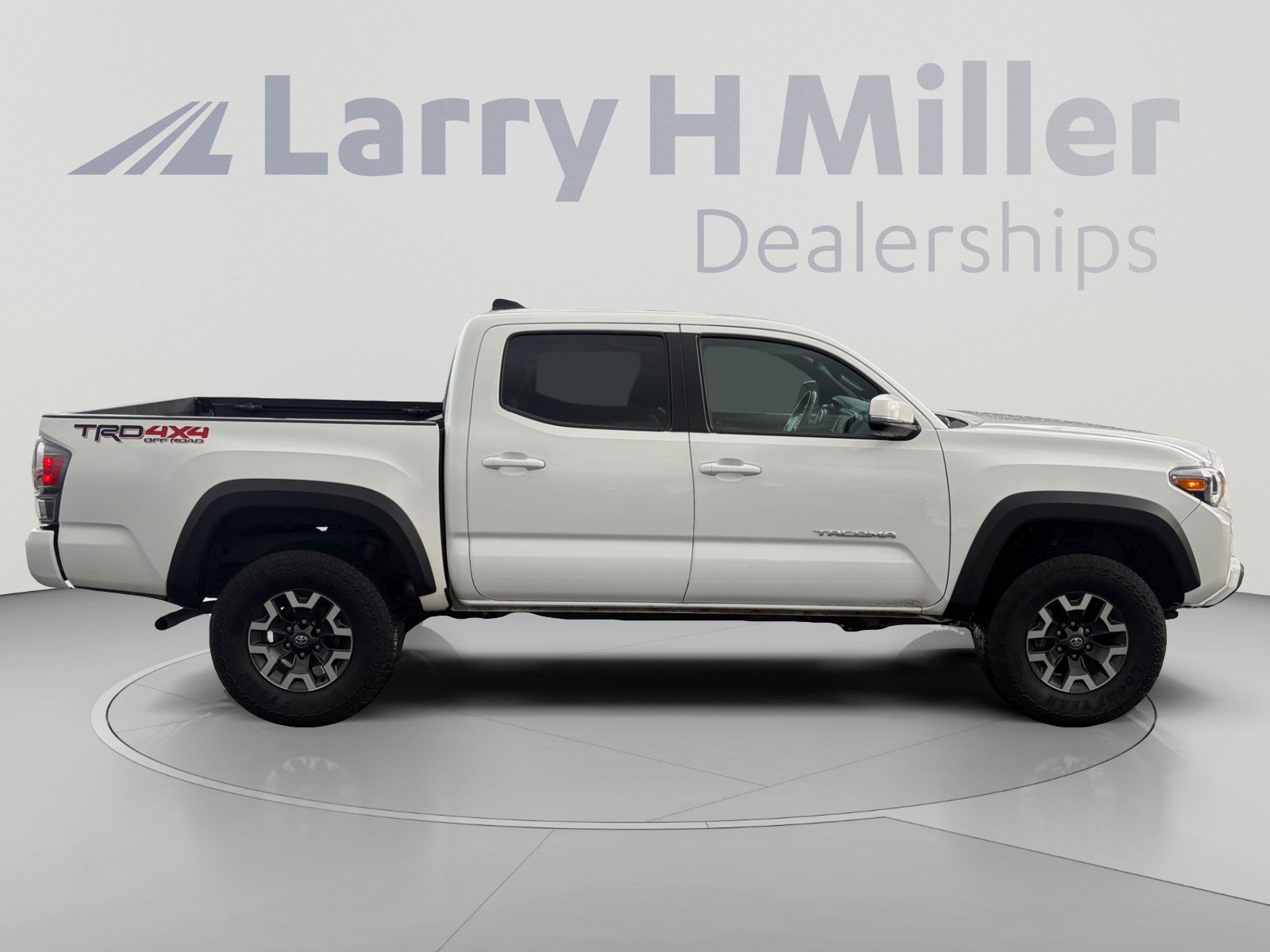 Certified 2023 Toyota Tacoma TRD Off-Road w/ Technology Package AWD/4WD image 6