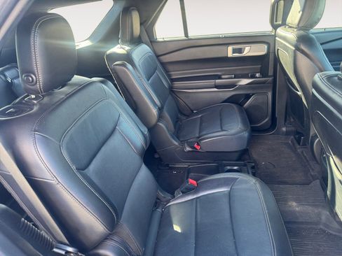 Used 2020 Ford Explorer Limited w/ Class III Trailer Tow Package image 13