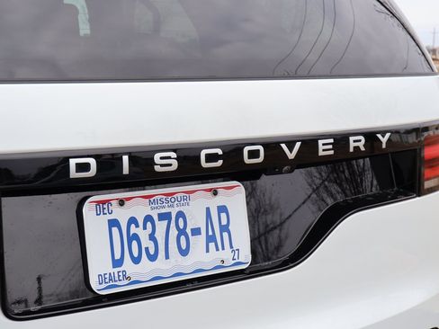 Used 2025 Land Rover Discovery S image 15