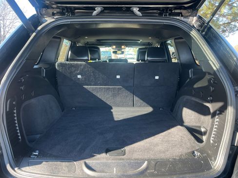 Used 2019 Jeep Grand Cherokee Altitude image 34