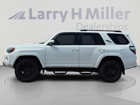 Used 2023 Toyota 4Runner TRD Off-Road Premium AWD/4WD image 2
