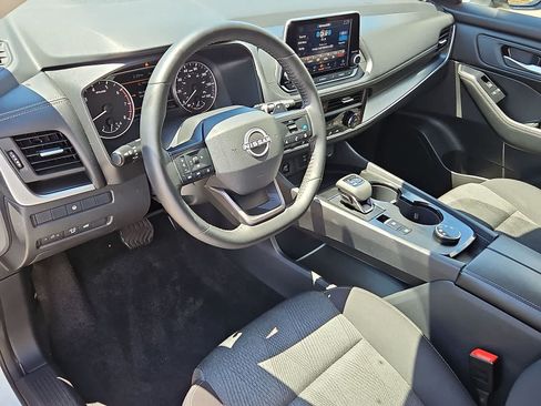 Used 2025 Nissan Rogue SV AWD/4WD image 14