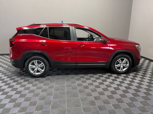 Used 2023 GMC Terrain SLE w/ Driver Convenience Package FWD image 7