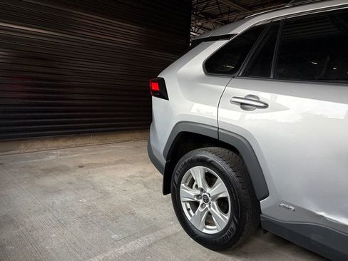 Used 2021 Toyota RAV4 XLE w/ Convenience Package AWD/4WD image 10
