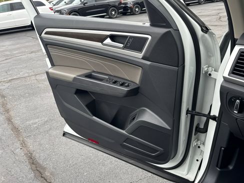 Used 2021 Volkswagen Atlas SE w/ Towing Package image 17