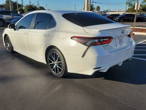 Used 2021 Toyota Camry SE image 4