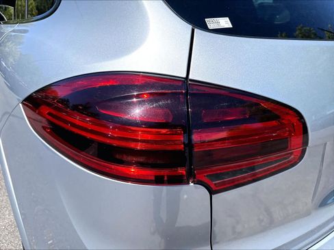 Used 2017 Porsche Cayenne Platinum Edition AWD/4WD image 29