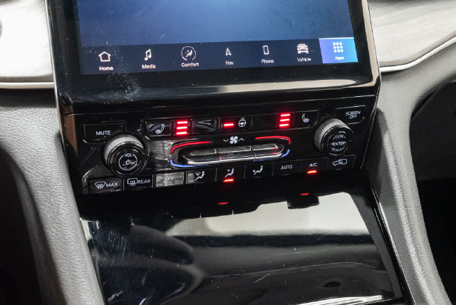 Used 2023 Jeep Grand Cherokee L Limited AWD/4WD image 18