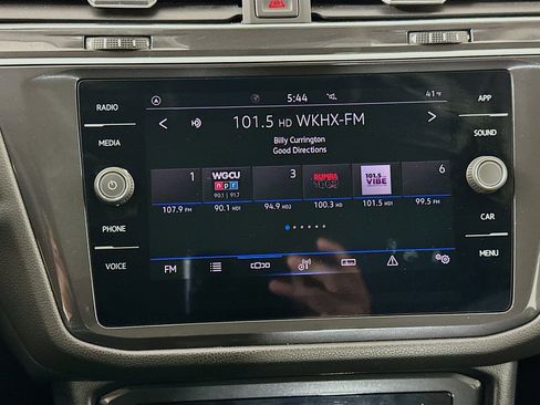 Used 2024 Volkswagen Tiguan SE image 19