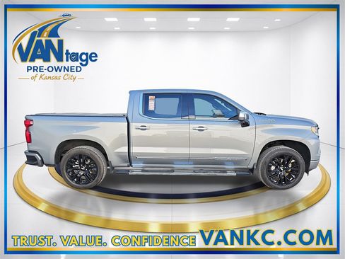 Used 2024 Chevrolet Silverado 1500 High Country w/ Technology Package image 5
