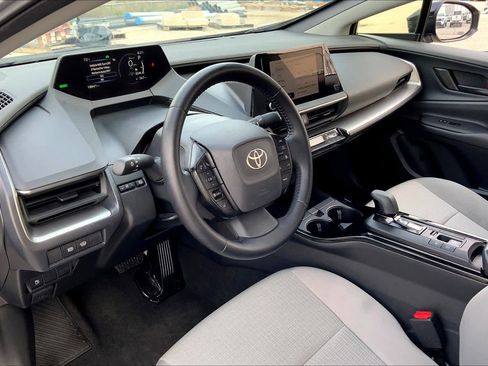 Used 2024 Toyota Prius LE image 17