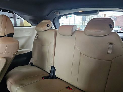 Used 2023 Toyota Sienna Limited AWD/4WD image 20