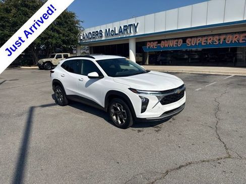 Used 2025 Chevrolet Trax LT w/ Driver Confidence Package FWD image 1