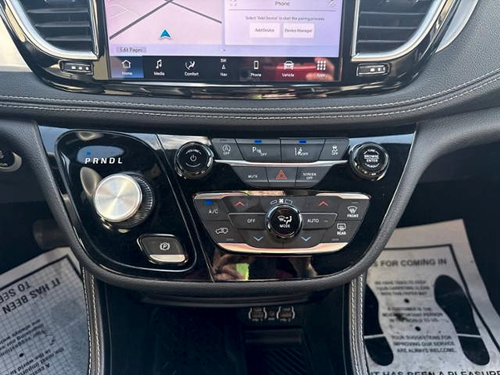 Used 2025 Chrysler Pacifica Limited FWD image 18