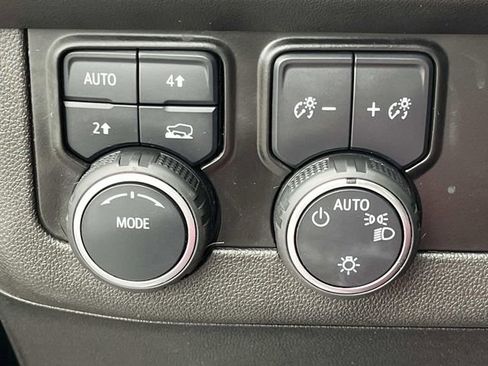 Used 2022 Chevrolet Suburban RST w/ Luxury Package AWD/4WD image 42