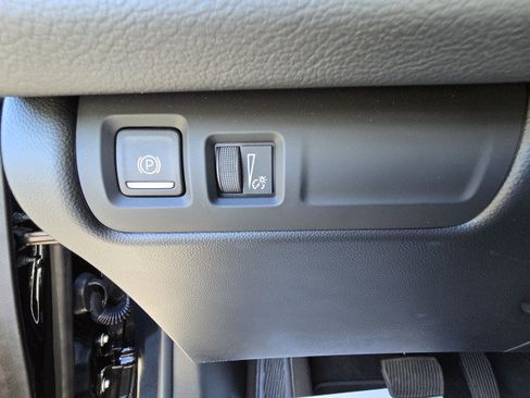 Used 2025 Cadillac XT4 Premium Luxury image 18