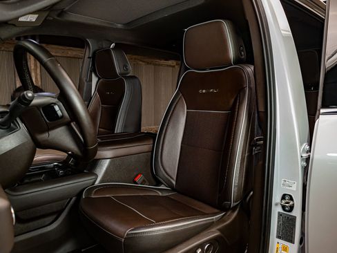 Used 2024 GMC Sierra 3500 Denali w/ Denali Reserve Package image 24