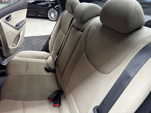 Used 2014 Hyundai Elantra SE image 40