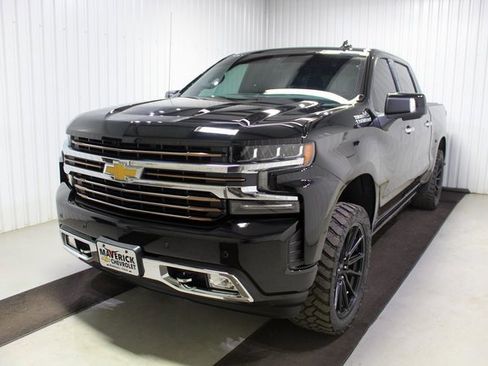 Used 2022 Chevrolet Silverado 1500 High Country w/ Technology Package image 3