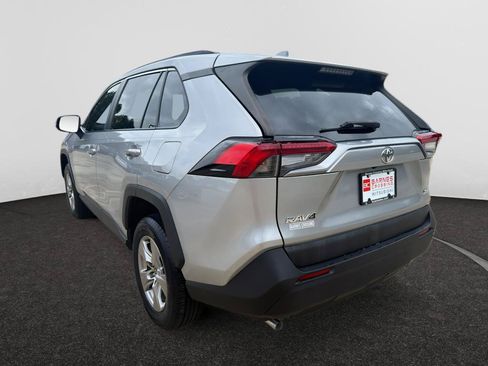 Used 2022 Toyota RAV4 XLE w/ Convenience Package FWD image 6