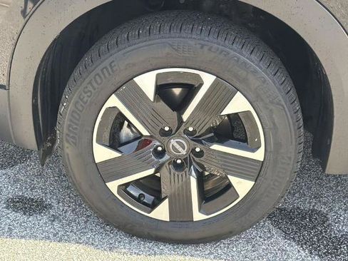 Certified 2025 Nissan Kicks SR FWD image 30