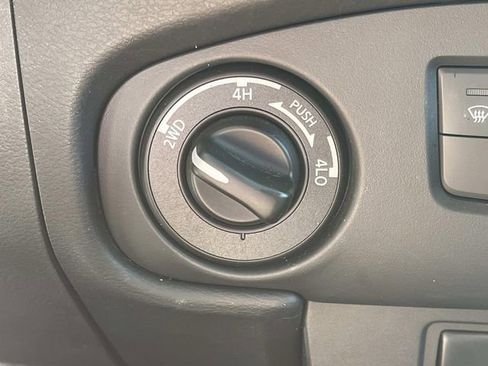 Used 2024 Nissan Frontier PRO-4X w/ Technology Package image 33