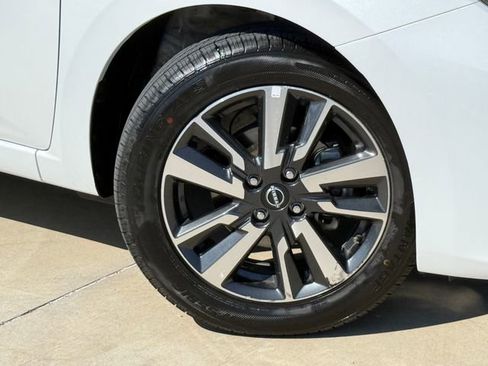 Used 2025 Nissan Versa SV FWD image 2