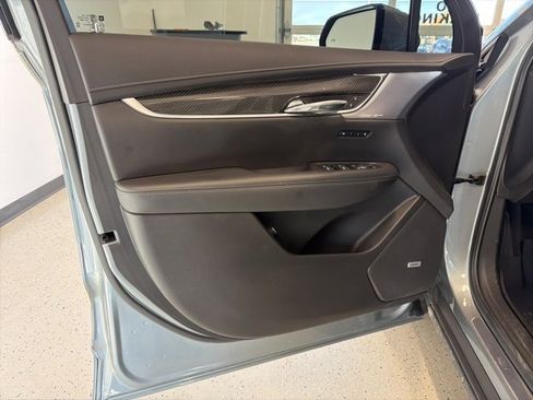 Used 2023 Cadillac XT6 Sport w/ Technology Package image 49