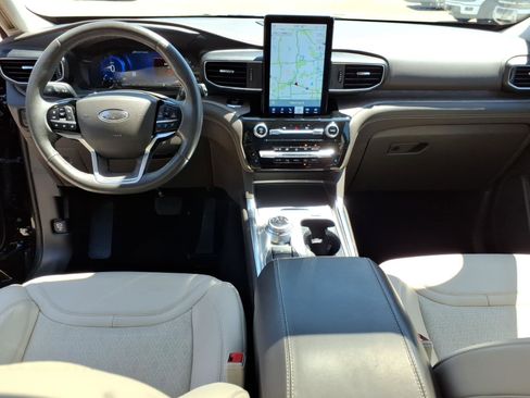 Used 2023 Ford Explorer Platinum w/ Technology Package AWD/4WD image 15