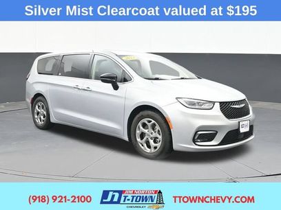 Used 2024 Chrysler Pacifica Limited