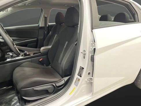 Used 2021 Hyundai Elantra Blue image 4